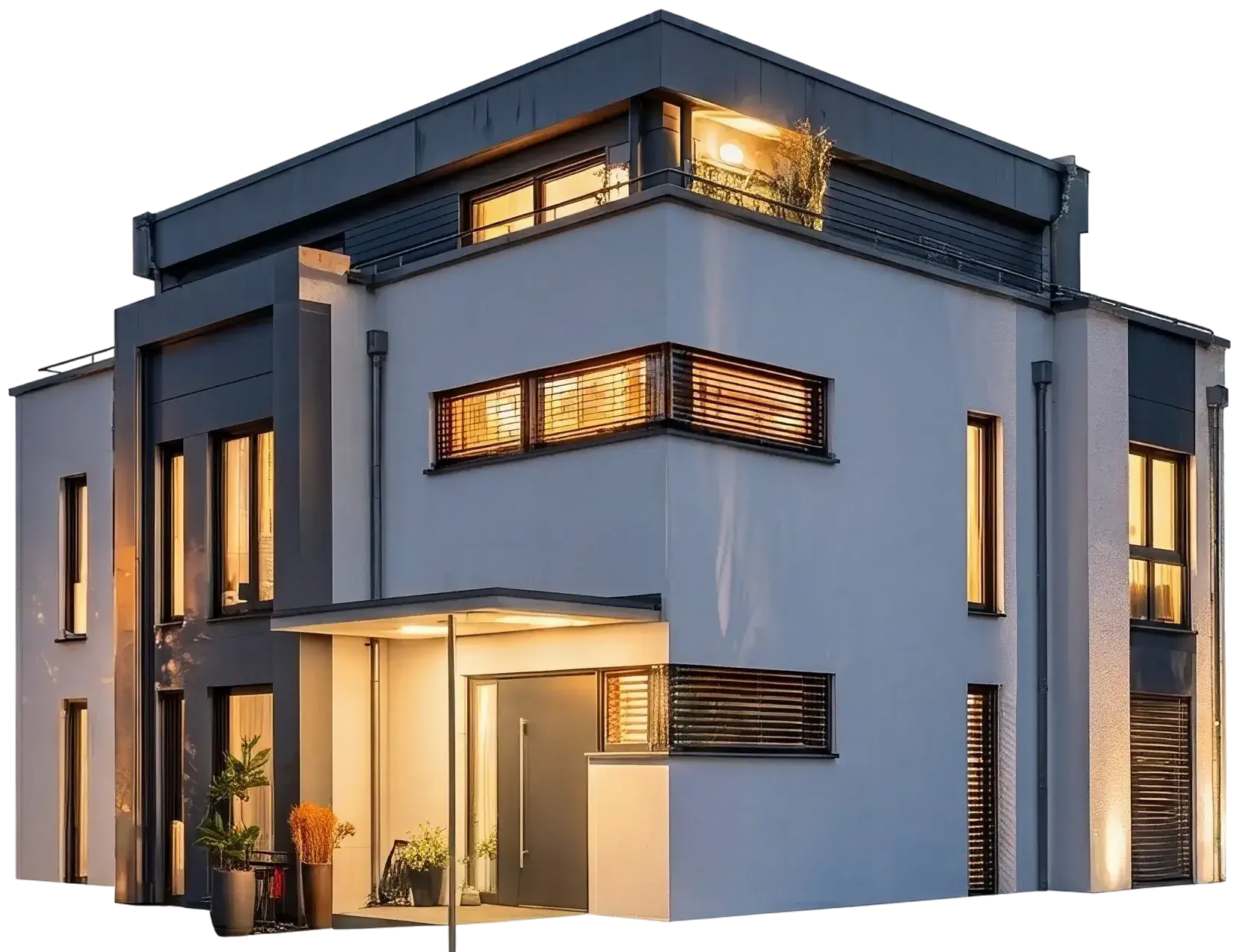 Modernes, beleuchtetes Haus mit weißen und grauen Fassaden und großen Fenstern.